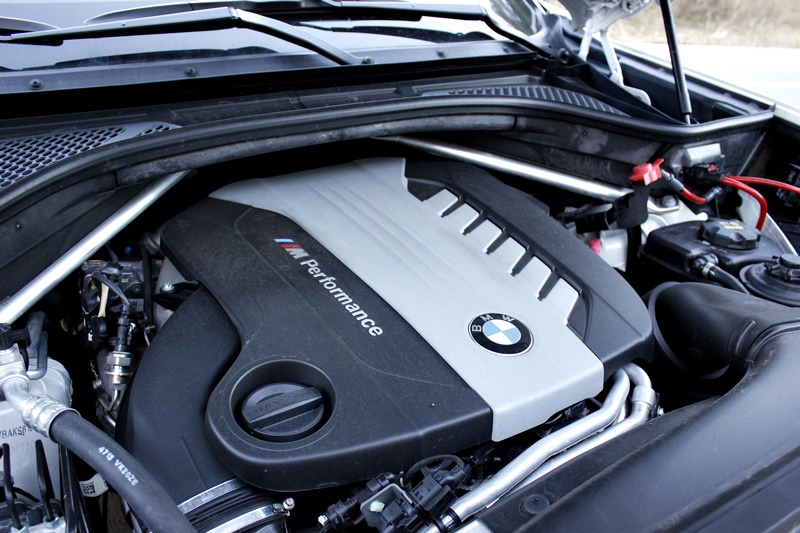 BMW X5 M50d - Motor - Foto: www.luxury360.es